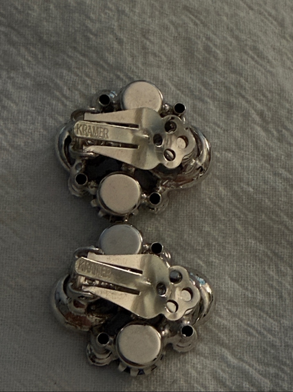 RARE KRAMER New York Ice Blue & Aurora Borealis 50’s Vintage Clip Earrings - Picture 6 of 6
